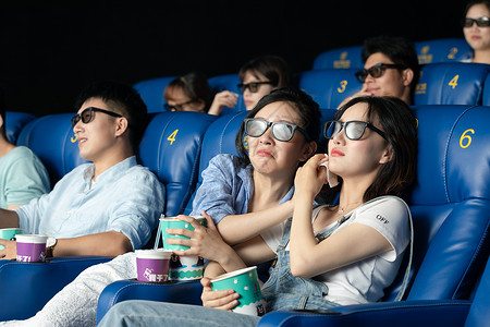 中国第一家电影院朋友相聚影院看催泪电影背景