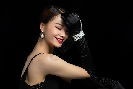 中国珠宝美女带着戒指展示背景