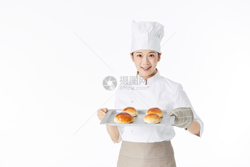 女性面点师手端面包图片