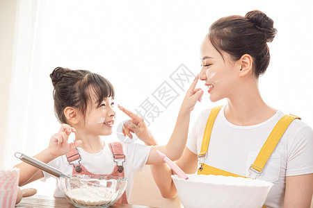 辣妈节居家母女做面包背景