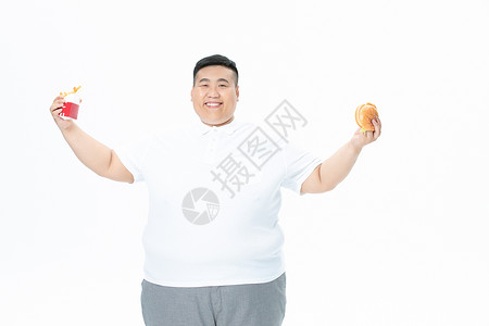 青年肥胖男性吃汉堡和薯条图片
