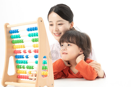 儿子与母亲儿童幼教玩珠算架背景