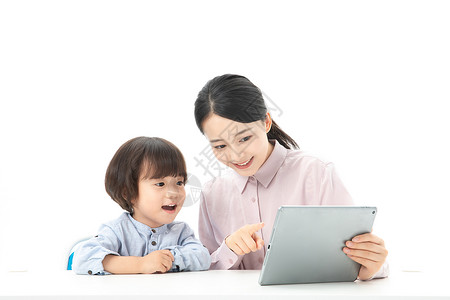 幼儿教育素材老师带着学生平板电脑学习背景