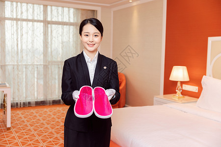 酒店服务贴管换拖鞋服务图片
