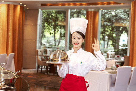 酒店服务厨师端着菜品ok手势背景图片