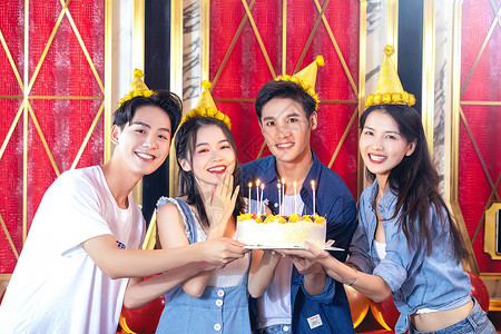 中国生日朋友在KTV庆祝生日背景