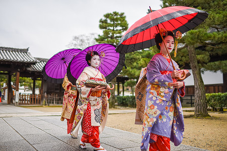 身着浴衣日本和服女子出行旅行【媒体用图】（仅限媒体用图使用，不可用于商业用途）背景