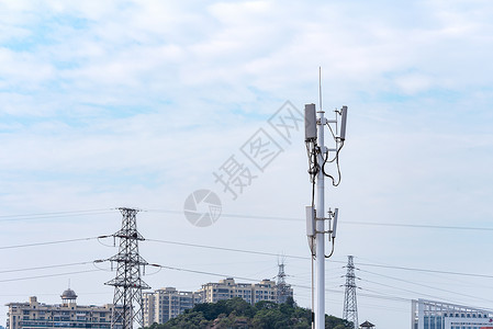 电子信号楼顶上的信号基站台背景