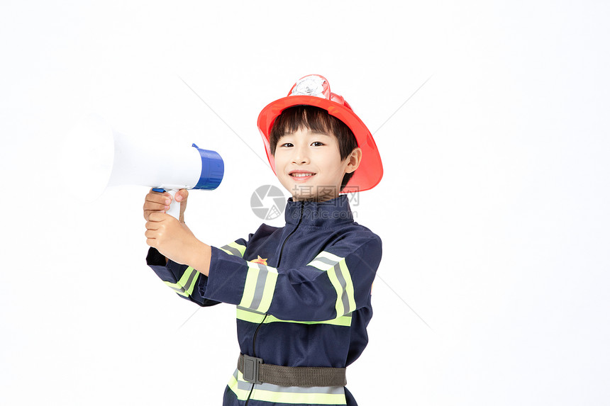 小小消防员拿着喇叭图片