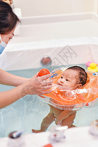 芭比带宝宝带着游泳圈洗澡的婴儿背景
