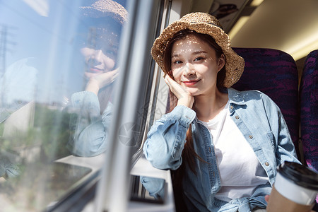 高铁车窗青年女性乘坐高铁背景