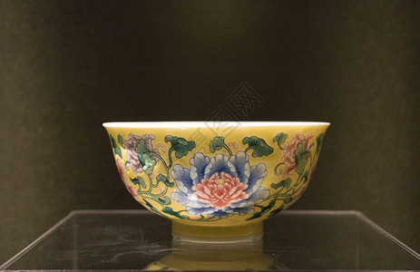 细叶花纹纹框珐琅彩牡丹纹碗背景