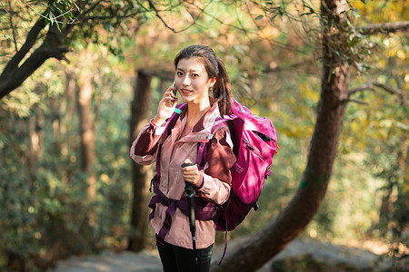 登山手机登山女性打电话背景