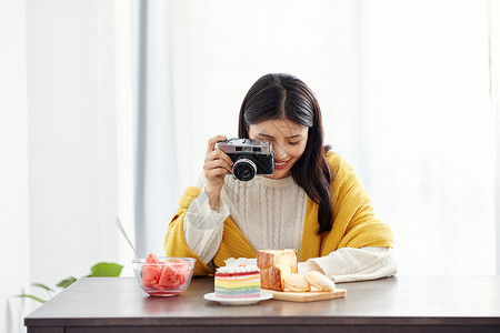 居家美女拍照图片