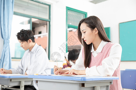 青年女性考研考试图片