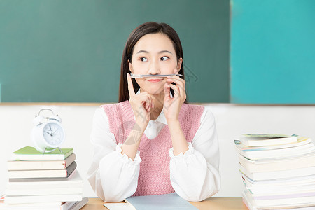 学生闹钟青年女性考研学习背景