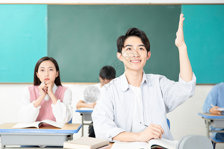 青年男女认真学习考研图片