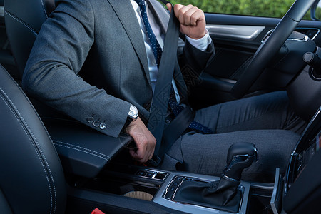 系领带的人男性司机系安全带背景