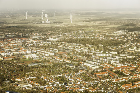 德国不莱梅不莱梅港郊区和风力涡轮机鸟瞰图图片