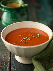 番茄汤碗特写背景图片