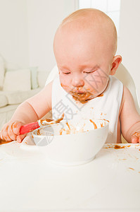 婴儿吃东西的照片图片