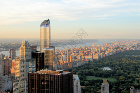 美国纽约曼哈顿天际线和中央公园景观背景