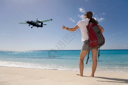 女人搭水陆两用飞机图片