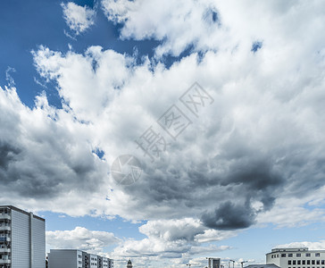 柏林之声城市天际线上的云景背景