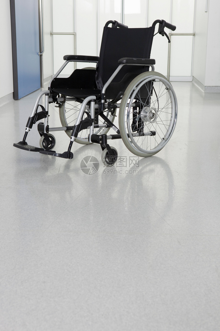 医务室轮椅图片