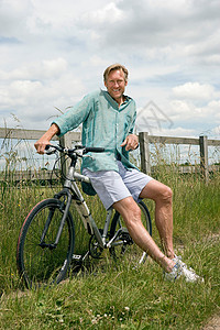 骑自行车的人的肖像图片