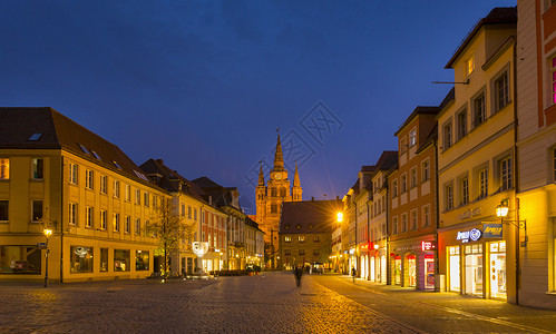 德国巴伐利亚州安巴赫马丁路德广场和桑克特古伯图教堂高清图片