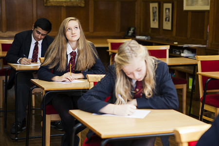 青少年考试来自同伴的压力高清图片