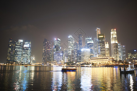 新加坡海滨摩天大楼夜景图片