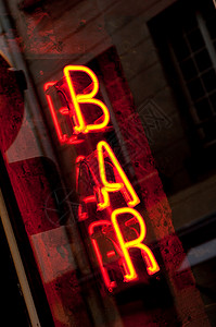 法国巴黎的霓虹灯酒吧标志背景