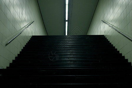 地铁台阶图片