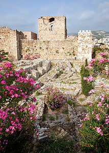 腓尼基人一座十字军城堡的遗迹，建于12世纪，位于黎巴嫩沿海小镇Byblos背景