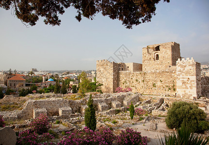 一座十字军城堡的遗迹，建于12世纪，位于黎巴嫩沿海小镇Byblos背景