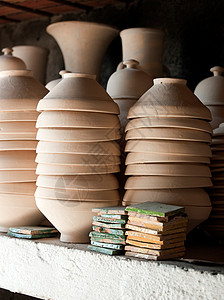 摩洛哥费斯一家手工作坊的陶器图片