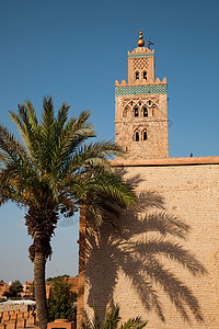 摩洛哥马拉喀什清真寺的尖塔背景图片