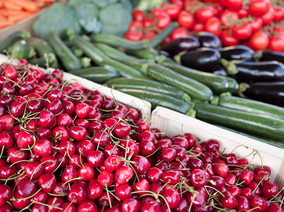 索德洛法国德洛姆地区瓦伦斯市场的新鲜水果和蔬菜背景