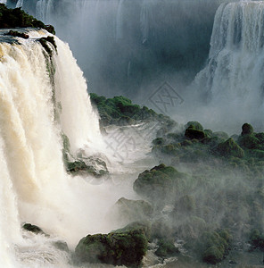 巴西巴拉那州伊瓜苏瀑布高清图片
