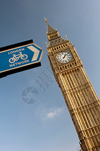 英国伦敦的大本钟和自行车公共信息标志高清图片