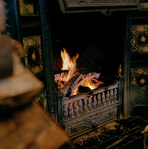 爱尔兰康纳马拉当地一家酒吧的壁炉背景图片