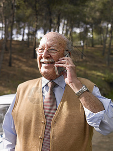 打电话老年男性图片