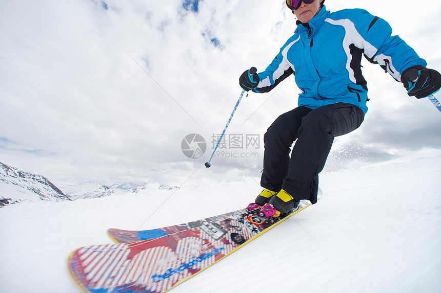 女性滑雪图片
