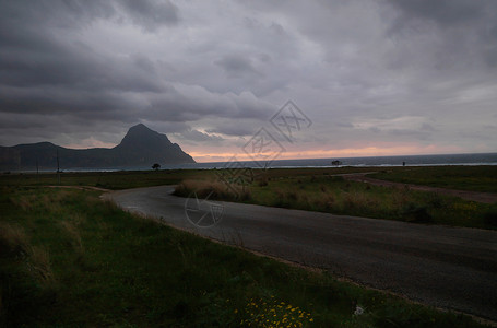 乡村景观铺面道路背景图片