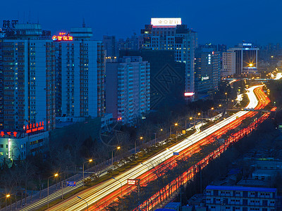 城市夜间交通的延时视图图片