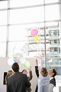 业务团队免费设置彩色气球图片