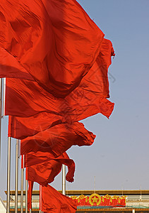 红旗迎风飘扬高清图片