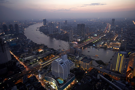 流经曼谷的潮普拉亚河图片